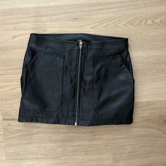 Free People Maya Mod Vegan Leather Mini Skirt Black - Picture 3 of 8